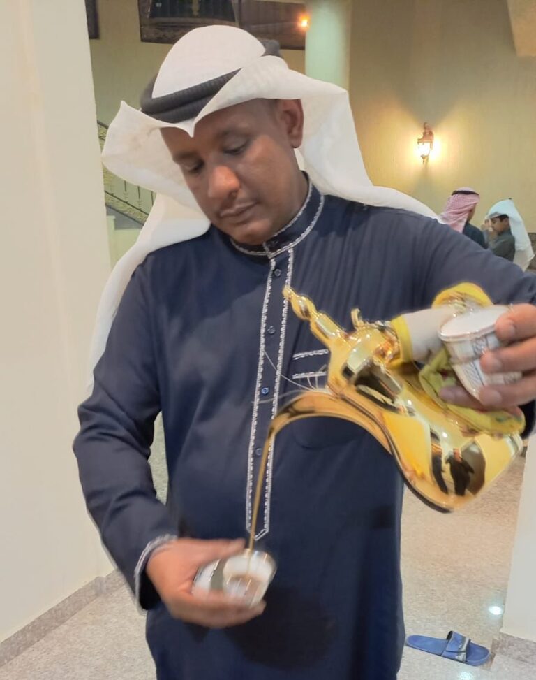 صبابين قهوة رجال